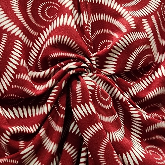 Elegant Red Patterned Dress - Picture 4 of 4